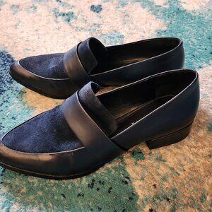Lord & Taylor navy blue loafers Size 9.5 M